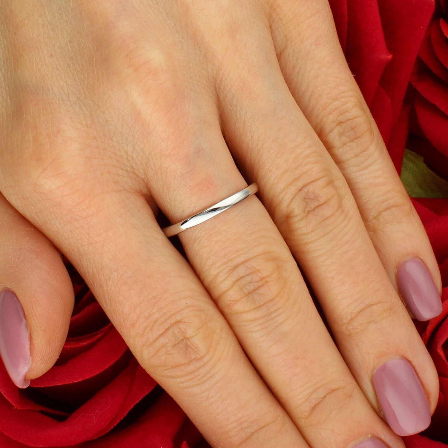 Pierścionek z białego złota 585 z perłą i diamentami – subtelna elegancja 585.jpg